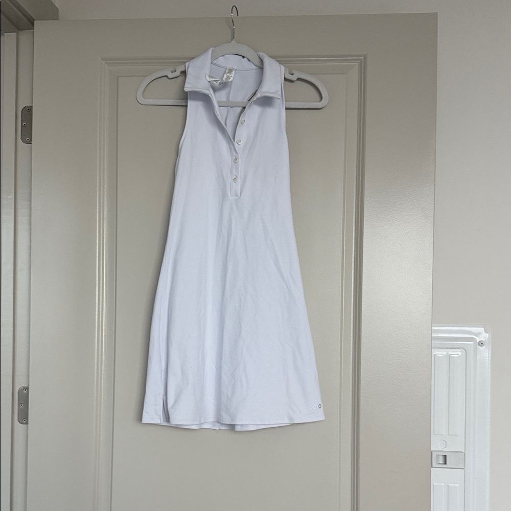 ALO Yoga White Sleeveless Button-Down Top